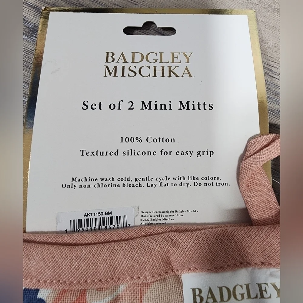 Badgley Mischka 2 Sets of Mini Oven Mitts - New With Tags